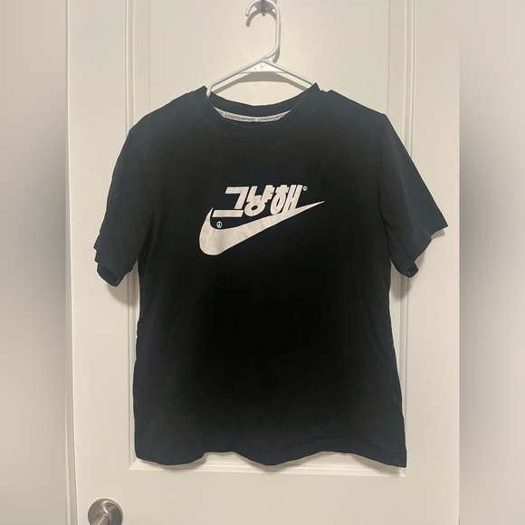 G-Dragon Love Movement Tee - Picture 2 of 5